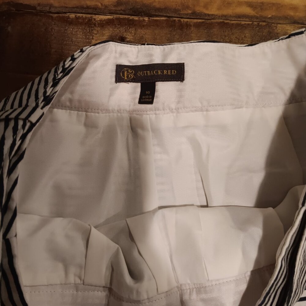 ✨️ Outback Red Skirt Size 10 Dark Blue and White Striped - Picture 3 of 4